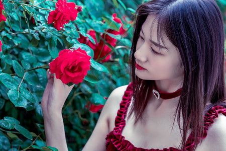 黄仁勋年内第三次访华，用这个词形容中国AI产业